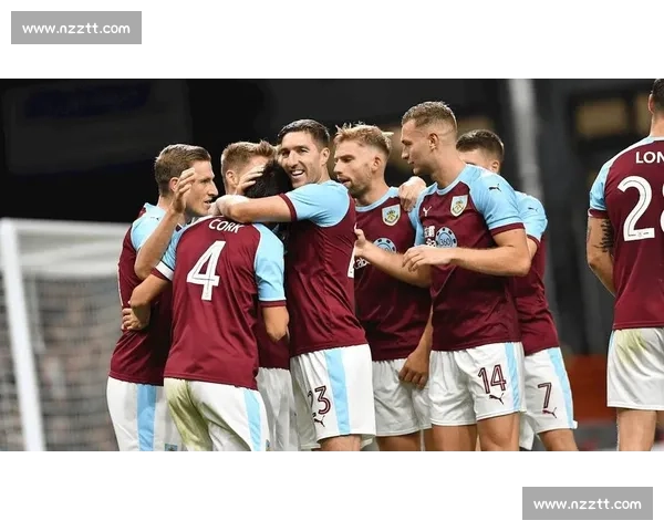 足球比赛全场攻防博弈与战术较量精彩回顾解析深度剖析与关键瞬间盘点 - 副本 (5)